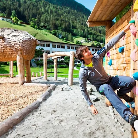 Апарт-отель Sepp & Hannis Im Dorf 4*