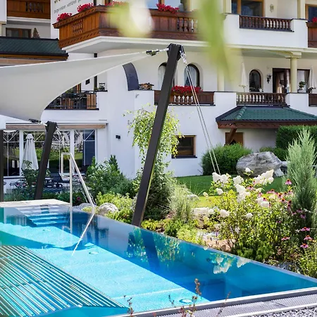 Апарт-отель Sepp & Hannis Im Dorf Нойштифт-им-Штубайталь