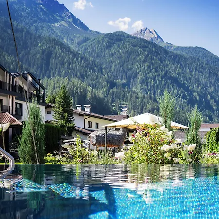 Sepp & Hannis Im Dorf Апарт-отель Нойштифт-им-Штубайталь