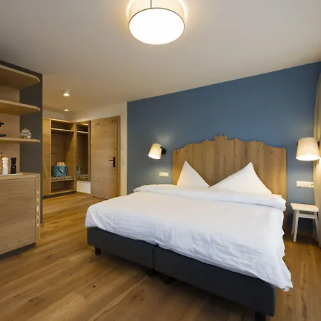 Aparthotel Sepp & Hannis Im Dorf 4*