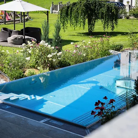 Sepp & Hannis Im Dorf Aparthotel