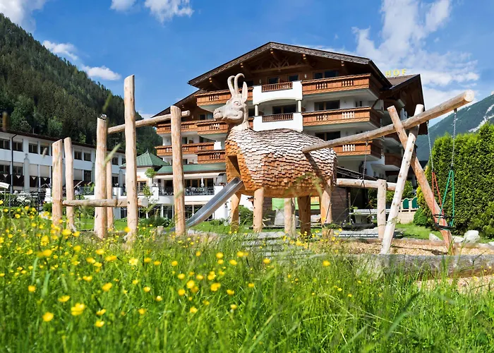 Sepp & Hannis Im Dorf Aparthotel 4*