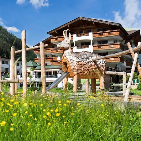 Sepp & Hannis Im Dorf Aparthotel 4*