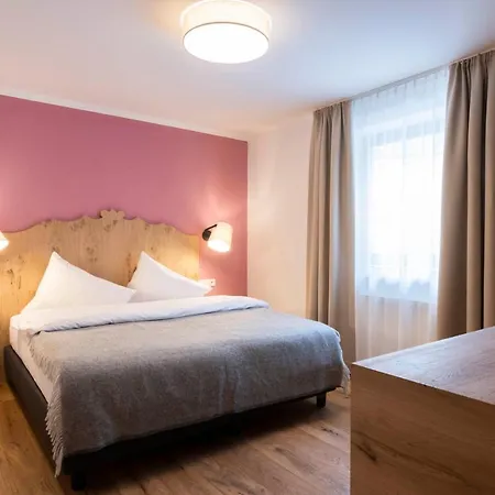 Sepp & Hannis Im Dorf Apartahotel 3*